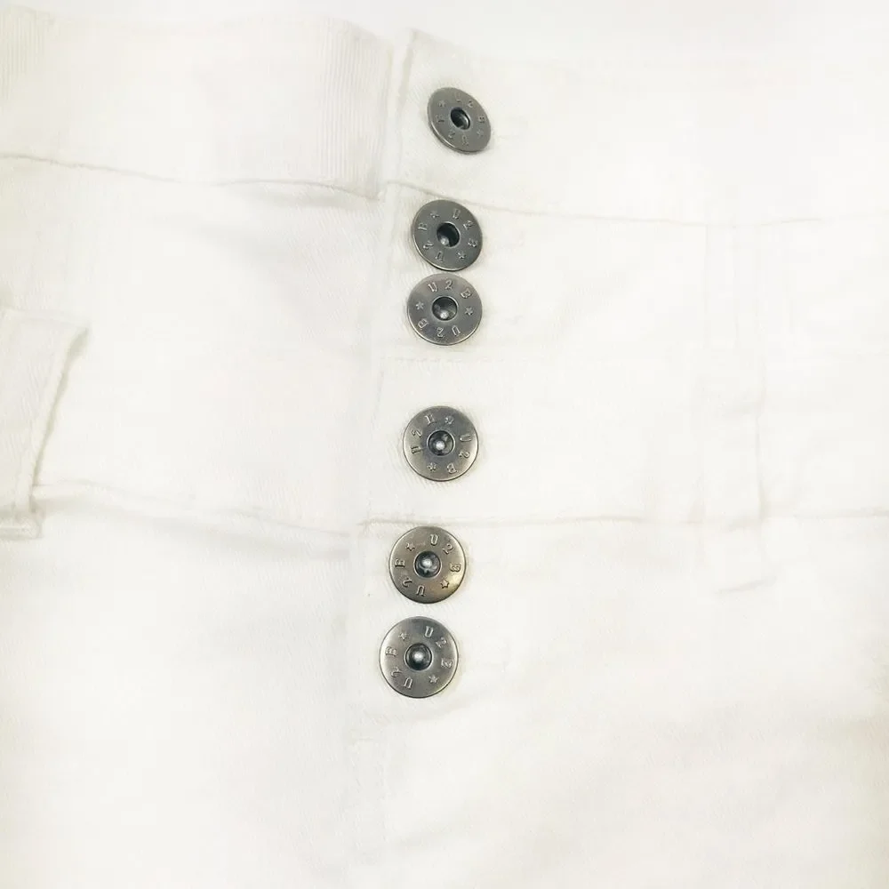 High rise white Urban Basics 6-button shorts - 7